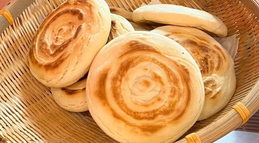 白吉馍不似烧饼撒满芝麻的匠心与平衡