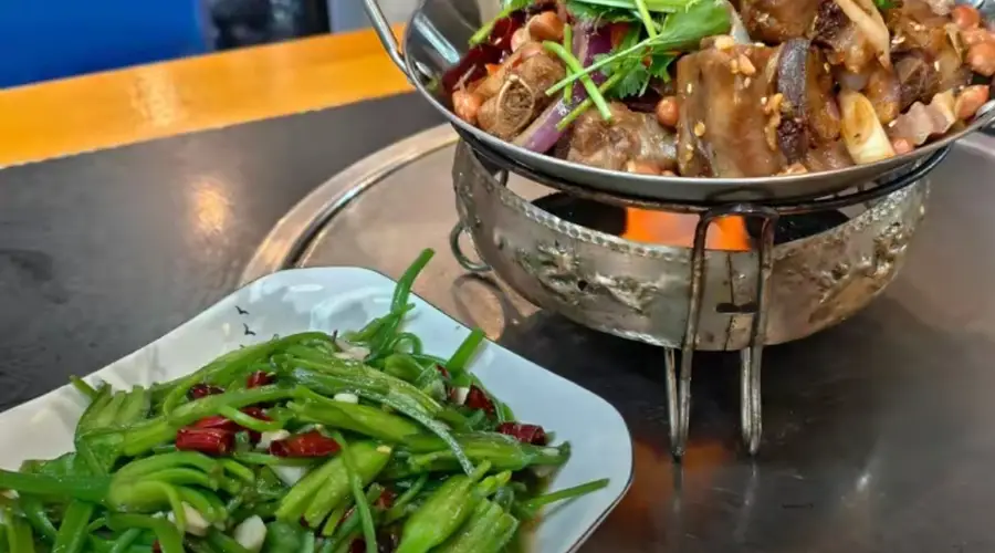 丽江雨季野生菌火锅全攻略:美食文化与安全食用指南