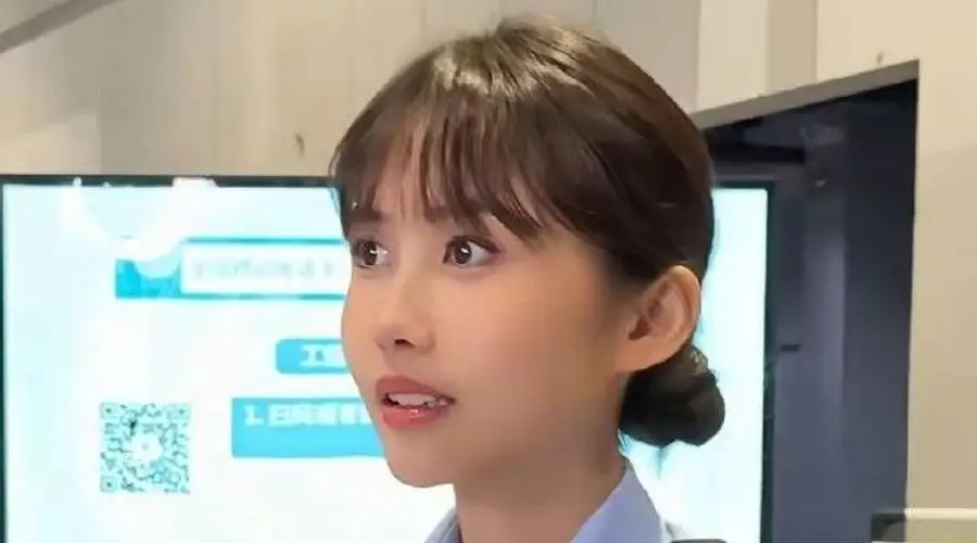 上海女警撞脸邱淑贞走红,网友调侃:比邱淑贞亲生女儿还像本尊