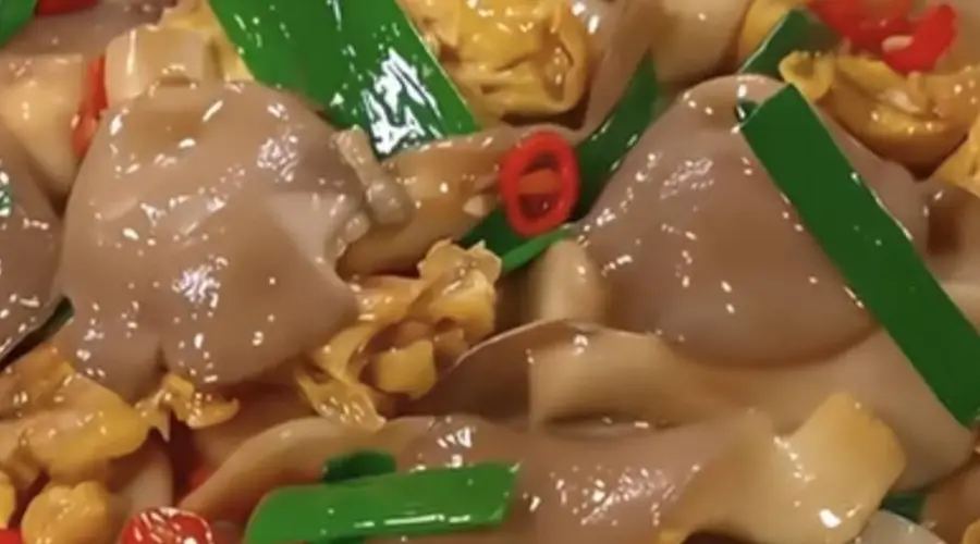 平菇炒鸡蛋鲜辣入味 家常快手菜操作要点出炉