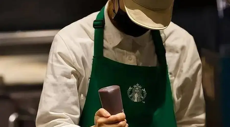 星巴克“去中国化”:营收93.2亿美元同比降1.4%,中国8000家门店仍陷业绩压力