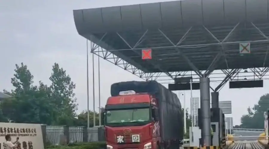 4个司机开了1100公里 帮去世卡友送回货车