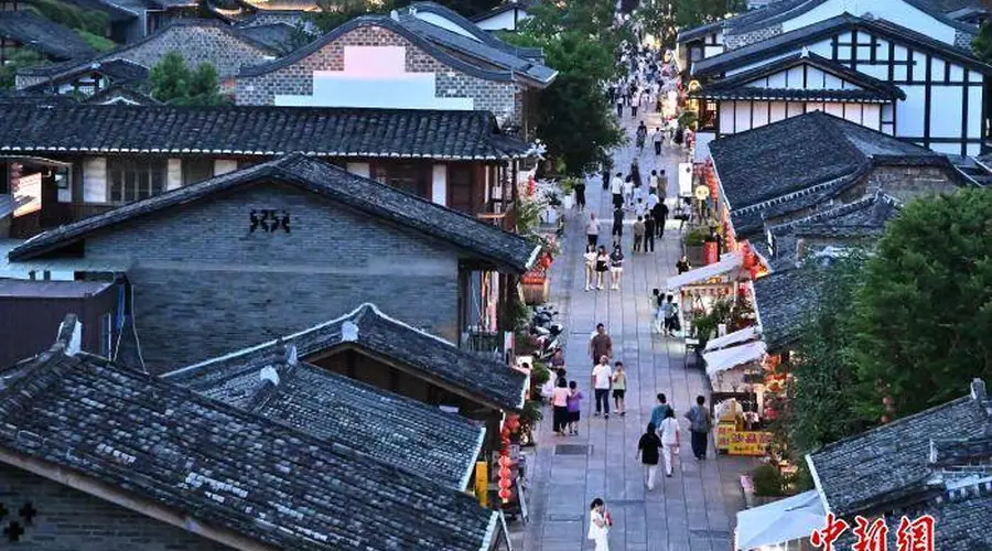 暑期“中国小吃之乡”——福建沙县古街引游人