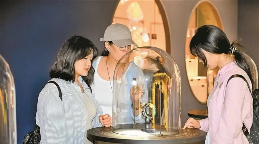 从地心矿藏到未来奇境,从一针一线到AI破界 在北京看水贝珠宝如何化顽石为奇珍