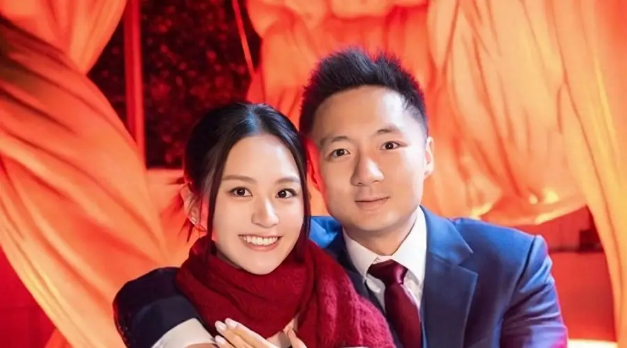 恭喜！香港知名富商终于宣布妻子怀孕，目标生五个儿子和一个女儿