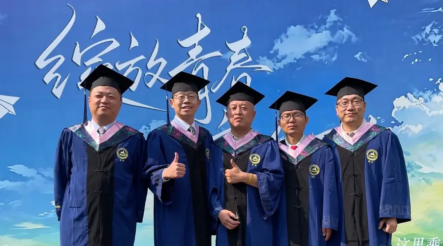 46岁父亲硕士毕业，女儿：父亲很爱学习，未来如果读博家人会支持