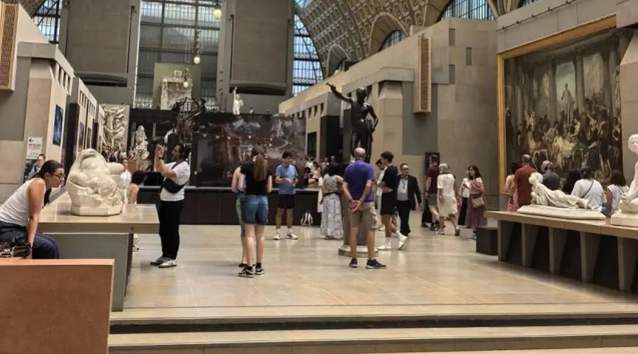 巴黎多处景点因高温缩短开放时间!有中国游客称因此改变行程