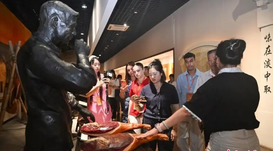 海外华文媒体代表金华品文化滋味体验婺剧魅力