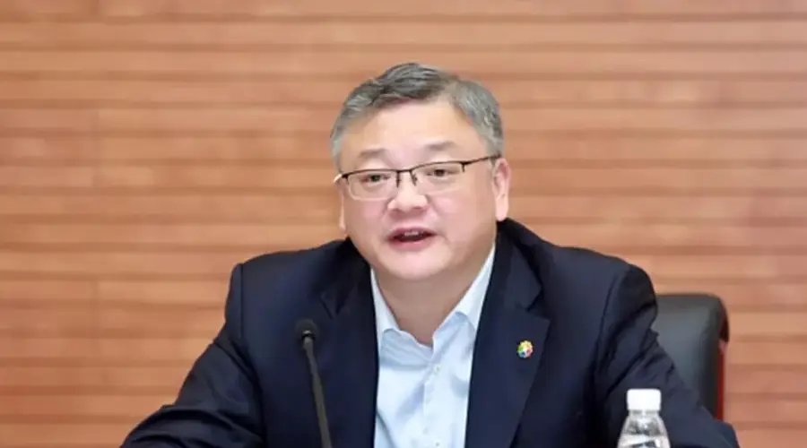 王海民任华润(集团)董事长,其曾在中国远洋海运集团、香港中旅(集团)任职