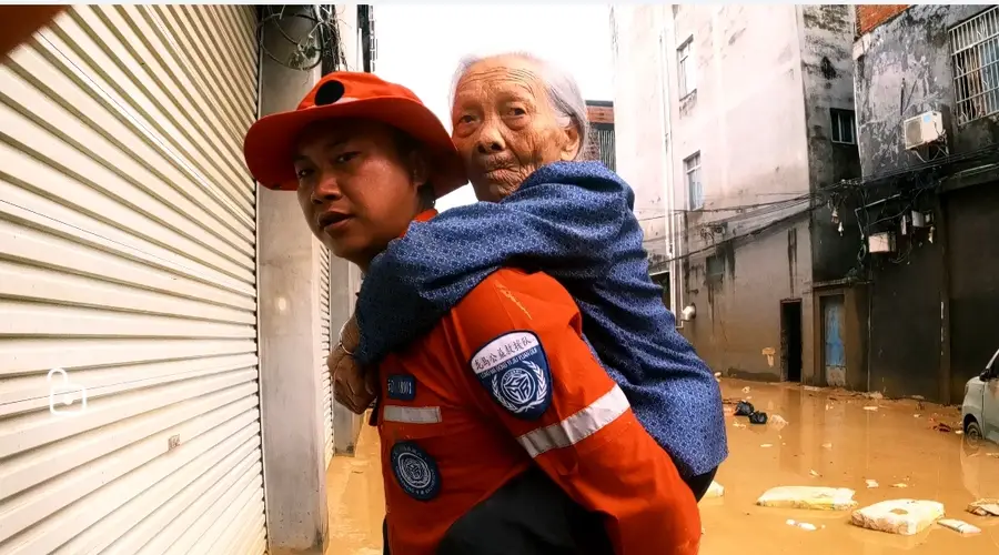 口述｜洪灾发生后，那些千里奔赴灾区的普通人