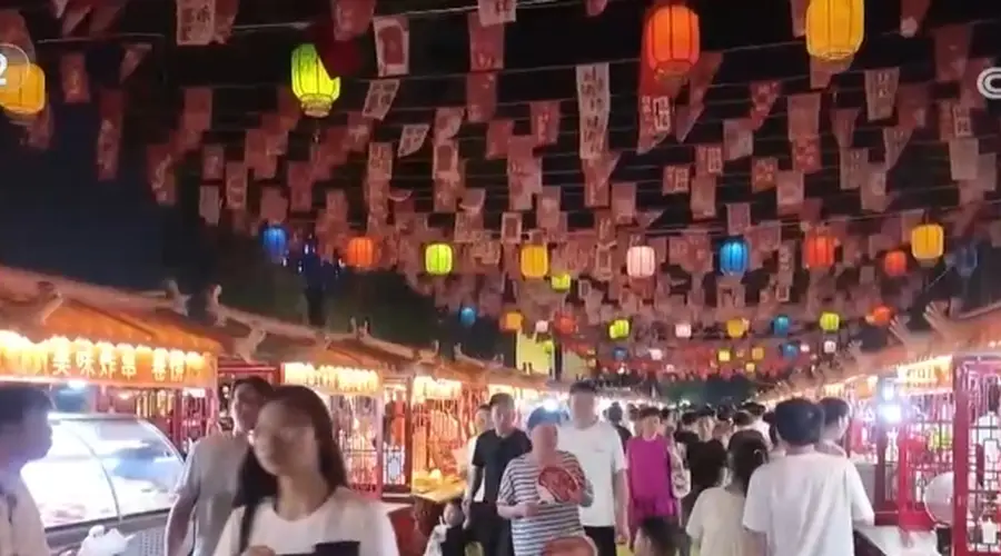 暑期凤阳夜间文旅玩法多 洪武公园夜游带火消费增长