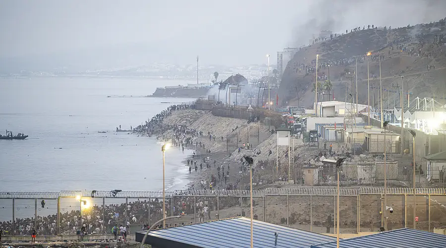 西班牙休达非法移民越境致72人死亡 边境危机持续发酵