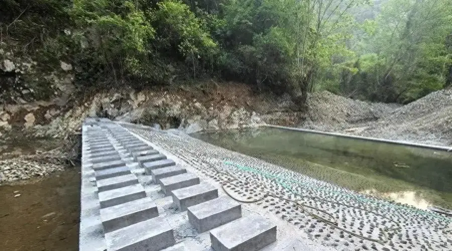 荆州本地避暑潮升温 就近溯溪点接待量同比翻番