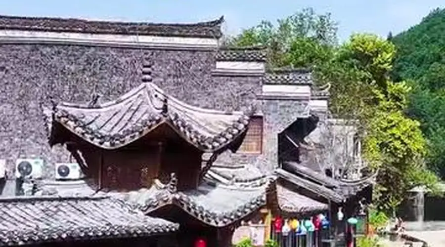 景德镇千年窑火淬炼：瓷上流转的东方中国色