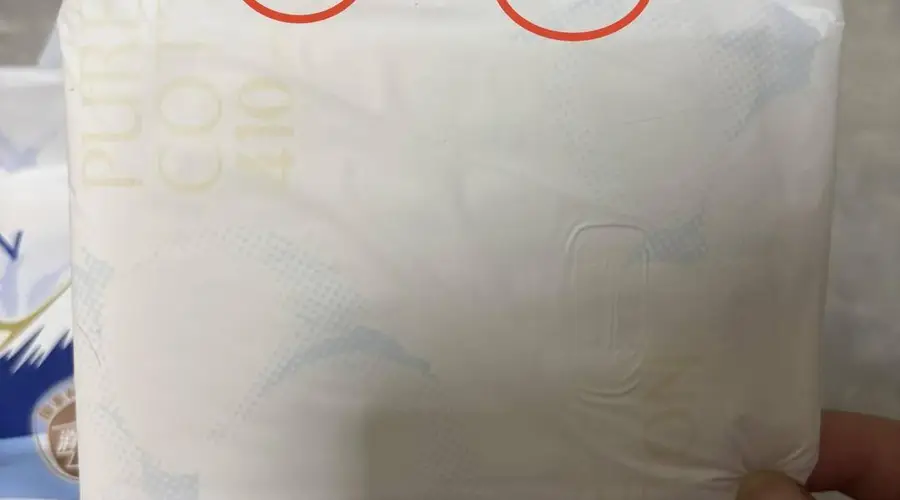 消毒级卫生巾拆出活虫体 消费者维权遭厂家核验要求被拒