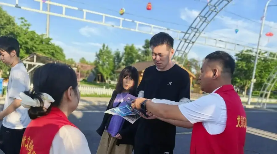 乌翠区新时代文明实践服务中心借“乌翠之夏”开展文明旅游引导活动
