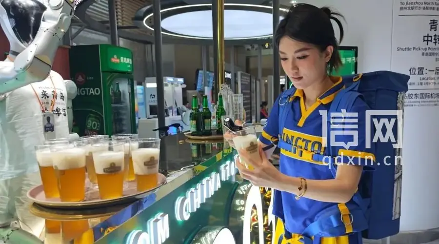 8月5日青岛机场联合青啤推出接机酒 旅客抵青即享鲜啤迎宾