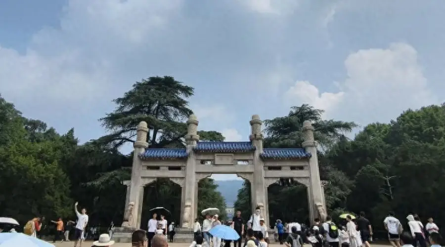 暑期入境游热度高涨 欧洲游客扎堆赴华多城机票量翻倍