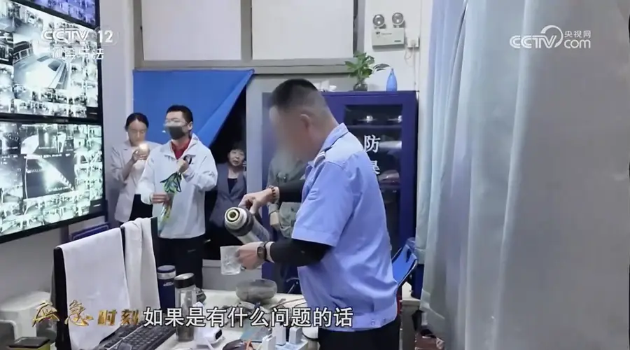 中央考核巡查组突击夜查，值班人员酒后无证上岗：今天晚上喝得还挺好