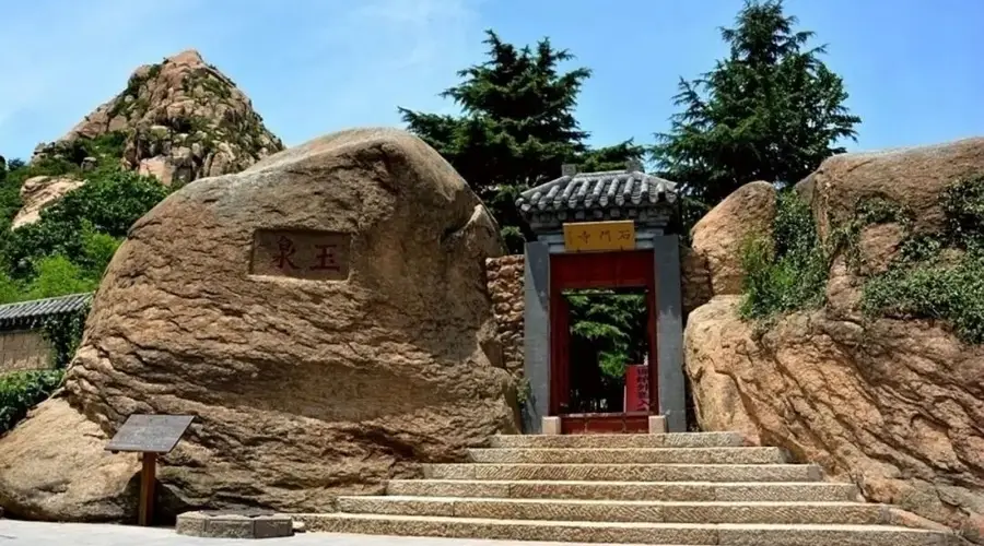 大珠山古寺石门行