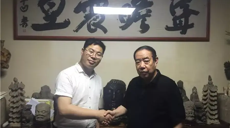 假冒“港中大客座教授”“西部新闻网总编”，张龙50多个头衔从何而来
