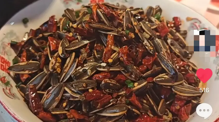 南昌一餐馆推出“辣椒炒瓜子”引热议,吴克群曾打卡品尝,店家:自创特色菜,吃了挺上头