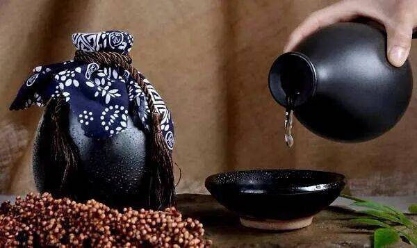 黄酒vs白酒，选对不伤人，喝对更舒坦~