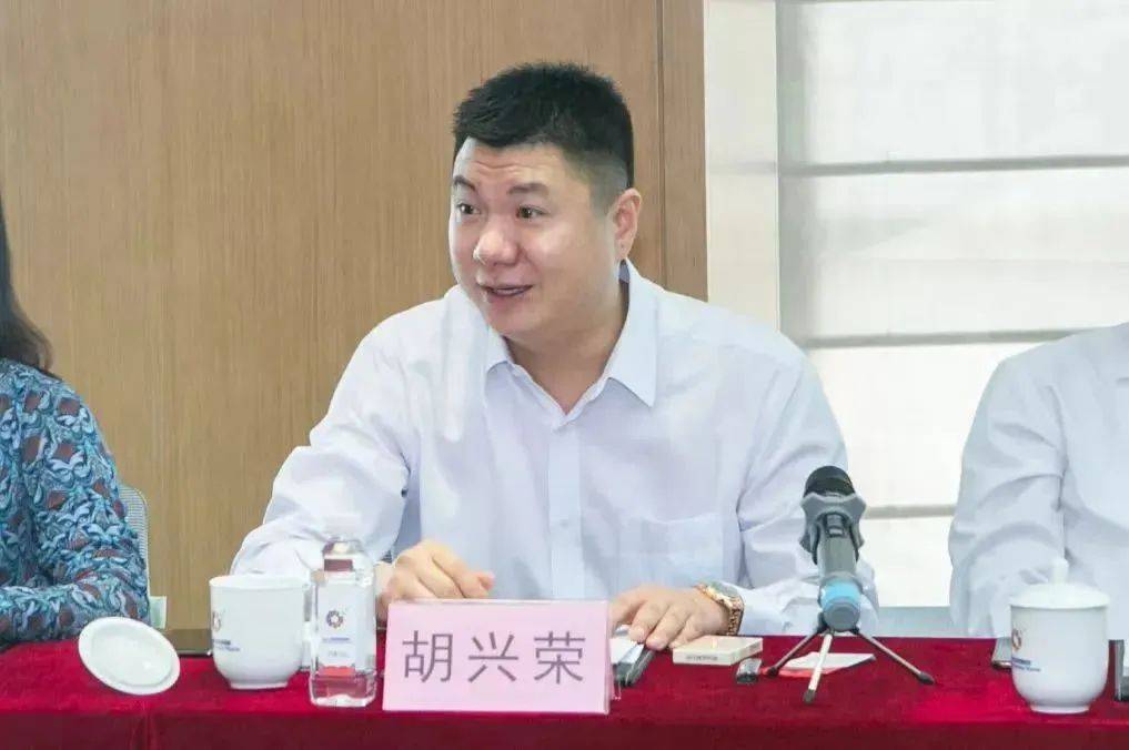 温州百亿富豪胡兴荣，被采取强制措施，此前长期失联！旗下公司被曝全员停薪，员工：3月到现在，工资卡再没响过