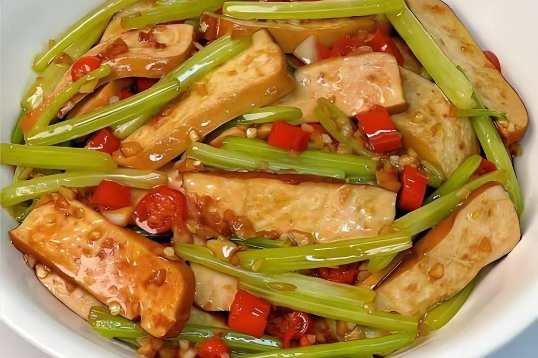 脆嫩爽口超下饭！教你做饭店级别的芹菜炒香干