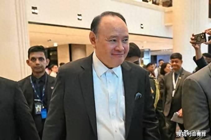 这回直接切断了！菲律宾秘密调回驻华武官，总统表态要长期反华
