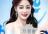 迪丽热巴深V开到腰了狂捂胸口!网友:为美为性感真难堪