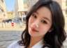 杨紫晒米兰街头自拍照 化身雀斑少女活泼又可爱