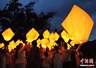 江西篁岭传统灯彩点亮古村夏夜 非遗夜活动开启游客新体验