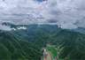 7月24日江西芦溪：窑下村清晨晓雾漫过翠林 山衔黛色绘出静谧山居