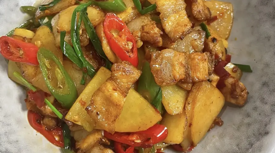 五花肉炒香辣土豆片,一口入魂的米饭杀手