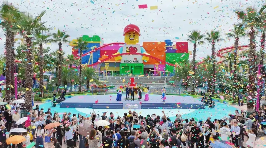 上海乐高乐园️度假区开园一周年 服务超200万游客,成为家庭玩乐首选目的地