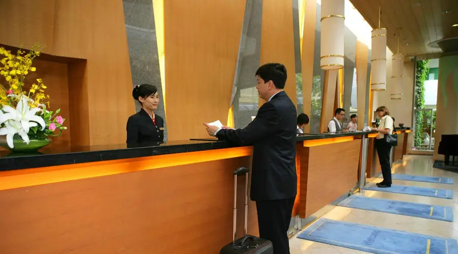 酒店“24小时退房”走红：一场存量竞争下的变相降价