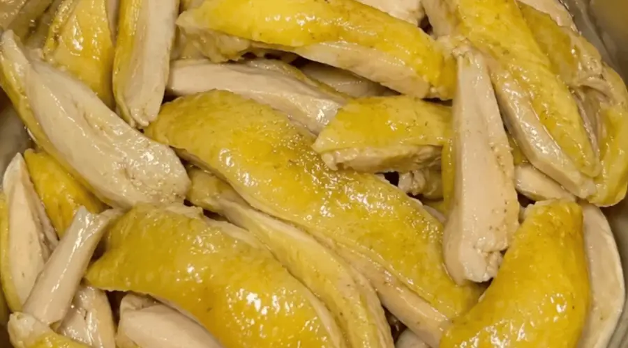 蒸出皮脆肉嫩的盐焗手撕鸡腿：四步搞定，鲜香不腥