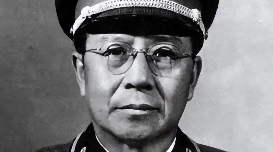 1961年,陈毅和周恩来在饭店吃狗肉,被人狠狠地踩了一脚