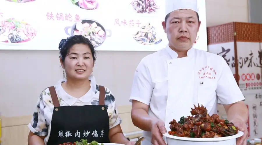安徽夫妻扎根沂蒙24载,“辣椒肉炒鸡店”炼成临沂美食地标