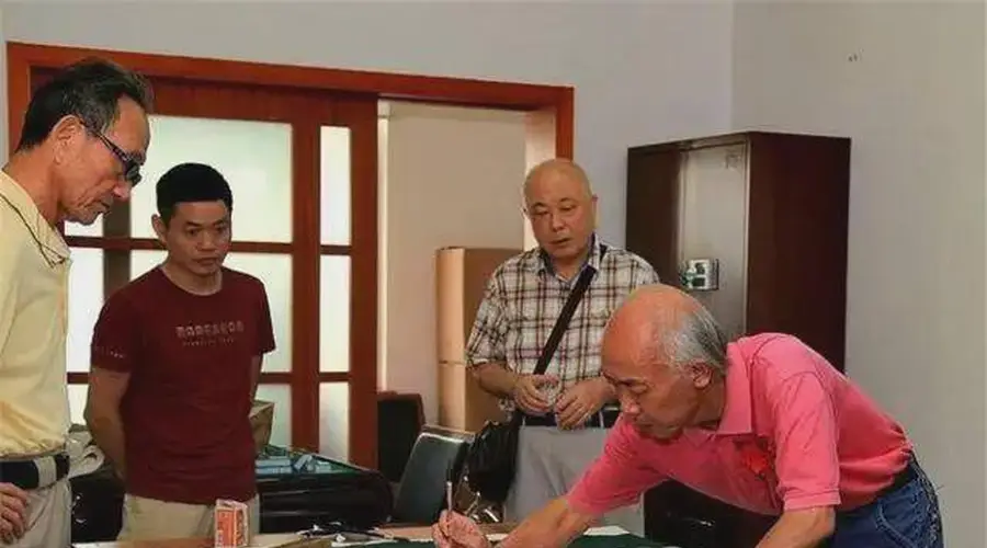 新潮养老方式引热议:不靠子女不去养老院,老人抱团生活成新选择