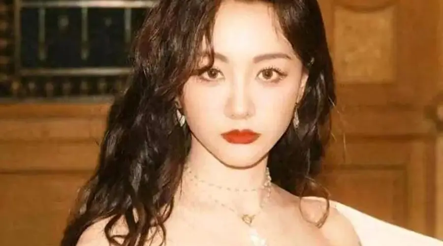 杨蓉最新写真曝光:162cm娇小身材藏不住火辣曲线,颜值演技双在线
