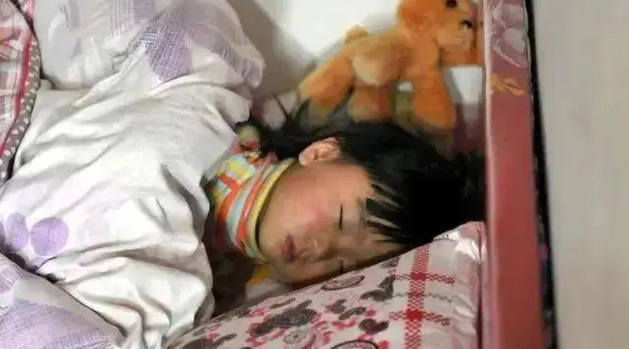 孩子晚睡的三大危害：家长必须重视的睡眠问题