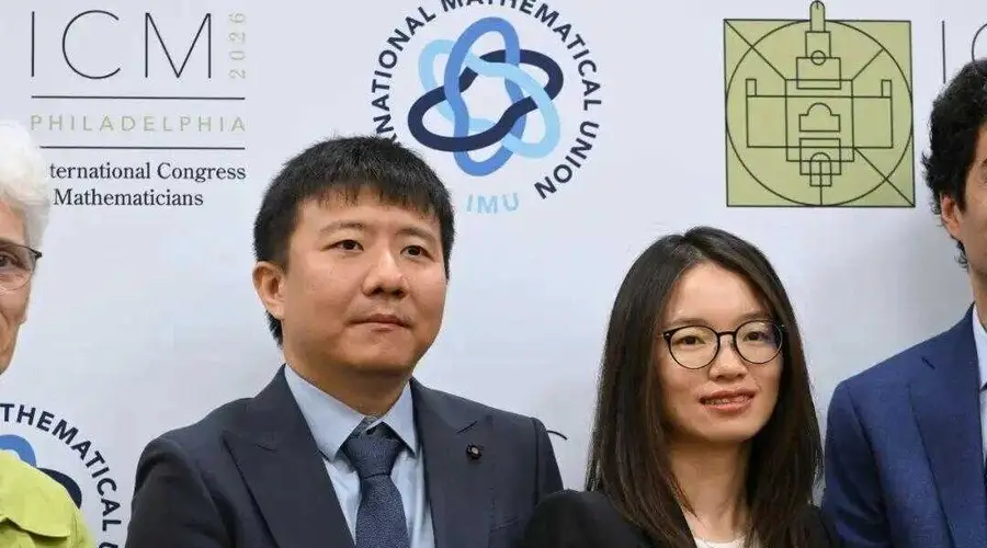北大校方官微删除邓煜专访内容引追问 分轨传播避舆论风波