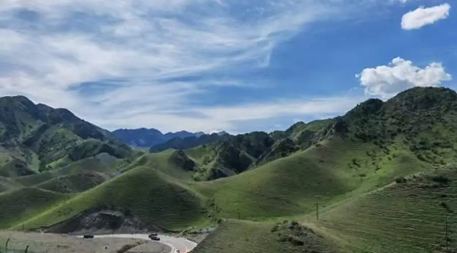 伊犁四季旅行全攻略 赛里木湖到那拉提 景点交通住宿美食活动全覆盖