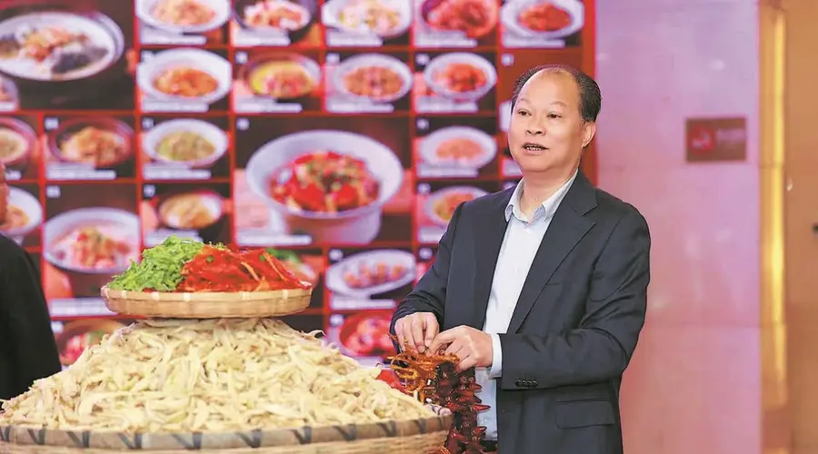 中国日报看湖南|湘菜大师张小春:守一坛晒菜,留住人间“太阳味”