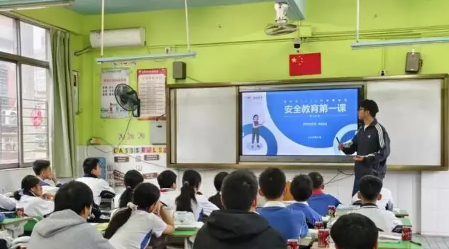 AI升温,补课降温:这个暑假,家长们在为确定性买单