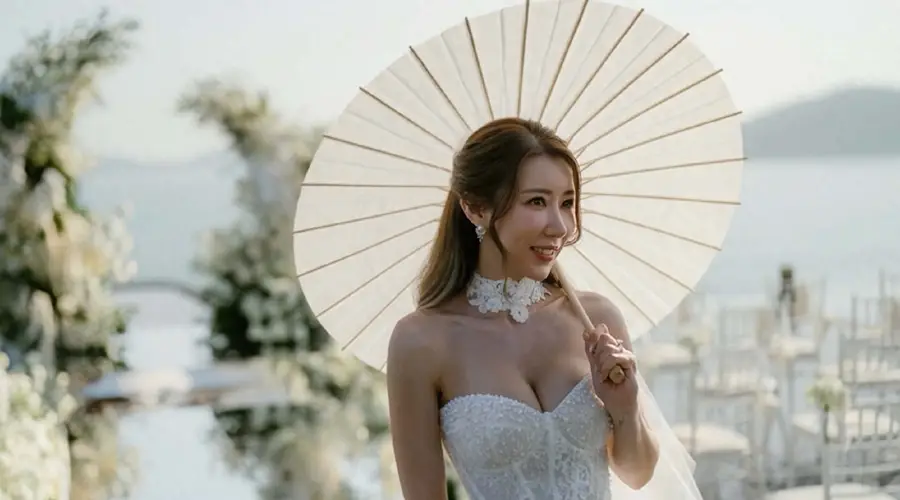 恭喜!TVB前知名女星在泰国补办婚礼,前凸后翘丰满身材引热议