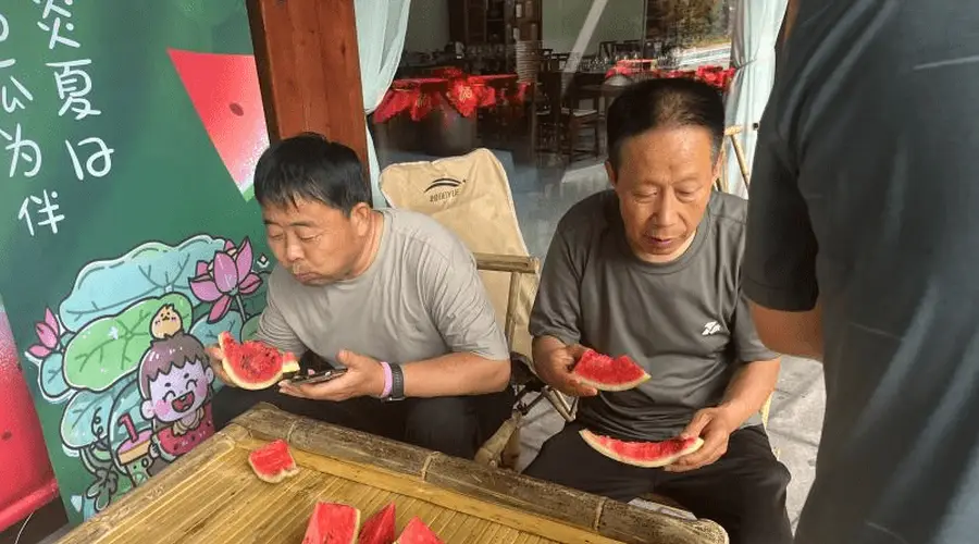 河南这个景区夏日“瓜”分快乐：1元畅吃西瓜 临走还能“兜着走”