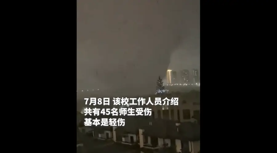 龙卷风过境后的黄冈师范学院:45名师生受伤入院,大部分人已出院,17人还在医院继续治疗,校方:全员生产自救已启动,确保9月开学